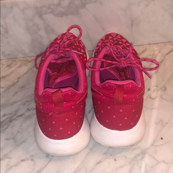 Nike - Picture 4 of 6